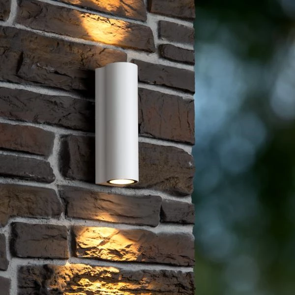 Lucide AKRA - Wandlamp Binnen/Buiten - LED - 2x6,5W 2700K - IP54 - Wit - sfeer 1